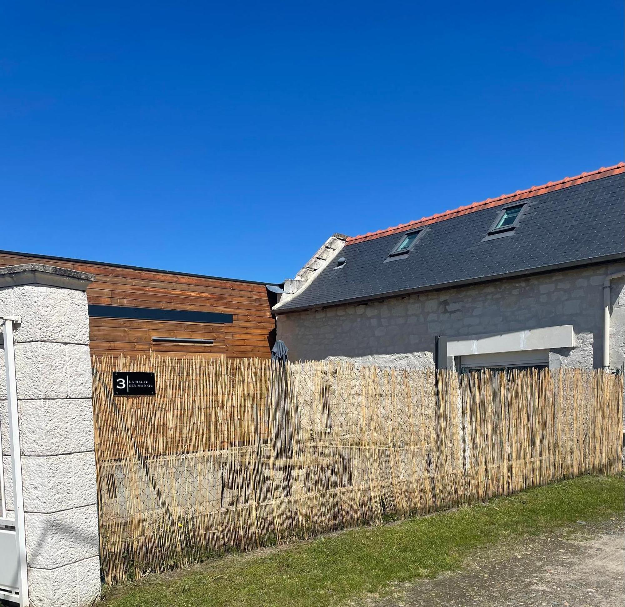 Villa La Halte Des Marais Huismes Esterno foto